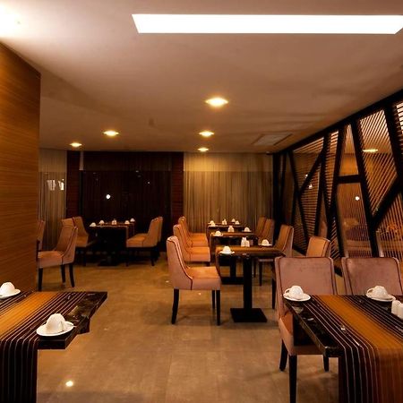 Majura Hotel Business 伊兹密尔 外观 照片