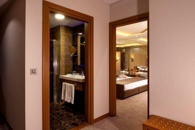 Majura Hotel Business 伊兹密尔 外观 照片