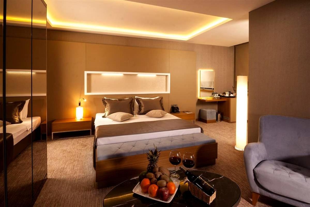 Majura Hotel Business 伊兹密尔 外观 照片